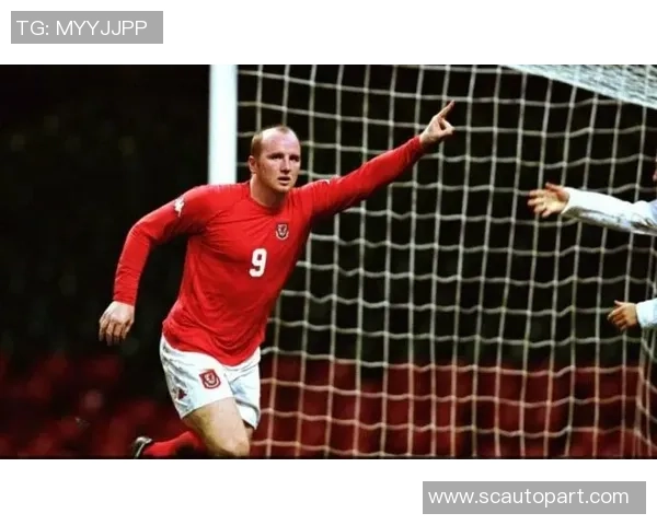 早恋足球球星的成长故事与成就分析从青涩初恋到职业巅峰之路