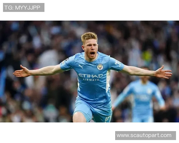 足球巨星温情一刻低头凝视孩子眼神中满是关爱与守护